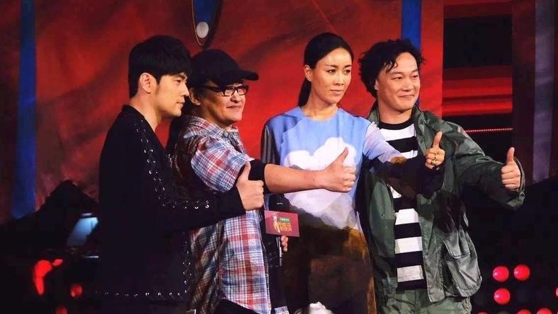 盲选、谈梦想、导师抢人,《中国新歌声》除了套路还有什么?